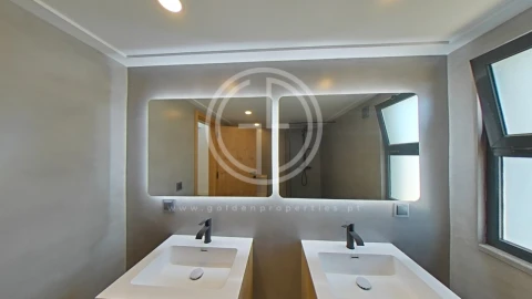 Moradia T5 para Venda em Quarteira