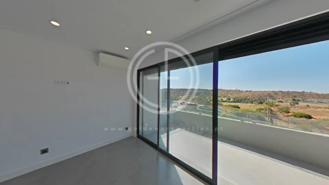 Moradia T5 para Venda em Quarteira