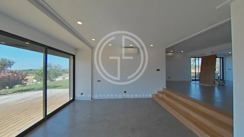 Moradia T5 para Venda em Quarteira
