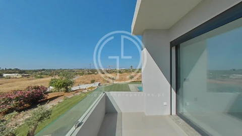 Moradia T5 para Venda em Quarteira