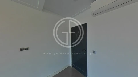 Moradia T5 para Venda em Quarteira