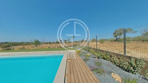 Moradia T5 para Venda em Quarteira