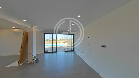 Moradia T5 para Venda em Quarteira
