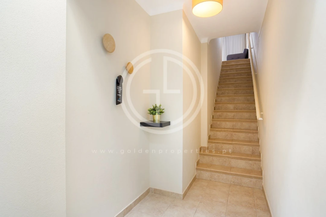 Apartamento para Venda em Estômbar e Parchal Foto 4