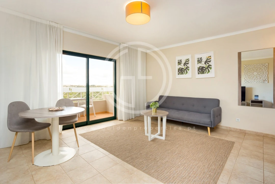 Apartamento para Venda em Estômbar e Parchal Foto 2