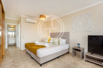 Apartamento para Venda em Estômbar e Parchal