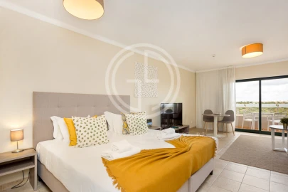 Apartamento para Venda em Estômbar e Parchal