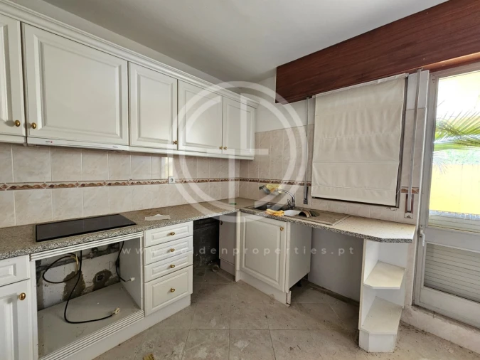 Apartamento T3 para Venda em Quarteira Foto 5