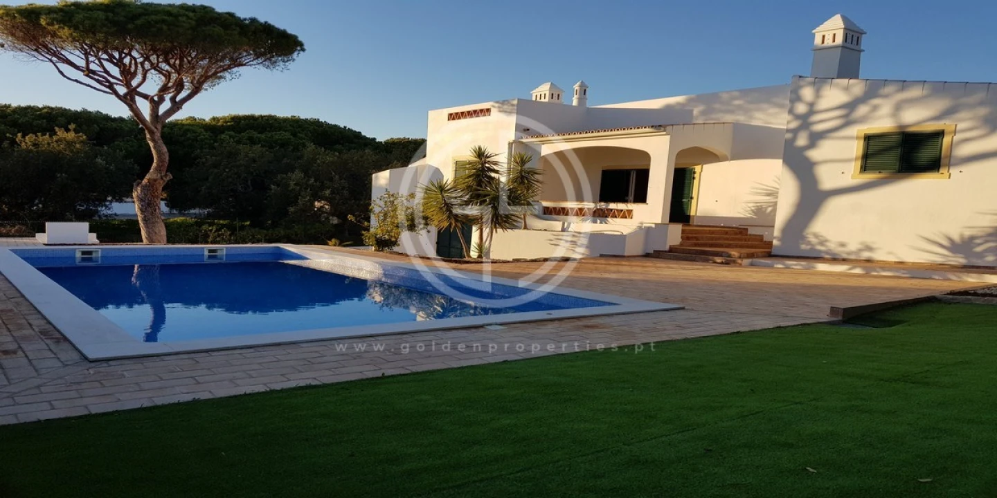 Moradia T4 para Arrendamento férias em Quarteira Foto 2