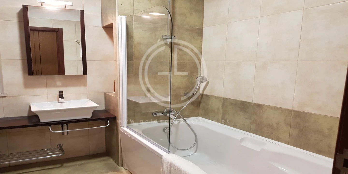 Moradia T4 para Arrendamento férias em Quarteira Foto 14