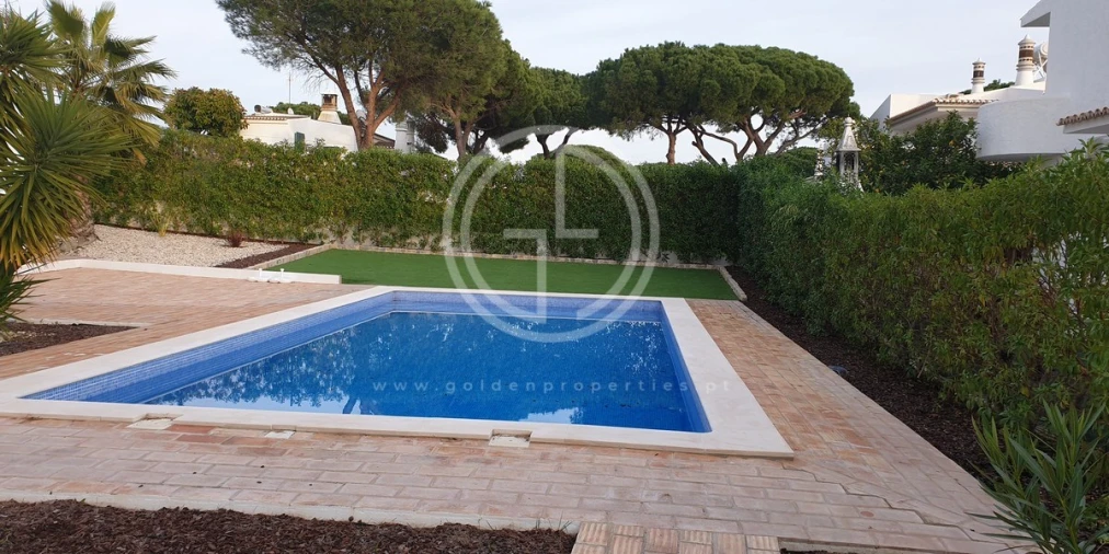 Moradia T4 para Arrendamento férias em Quarteira Foto 1