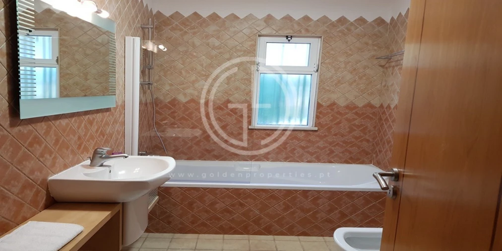 Moradia T4 para Arrendamento férias em Quarteira Foto 16