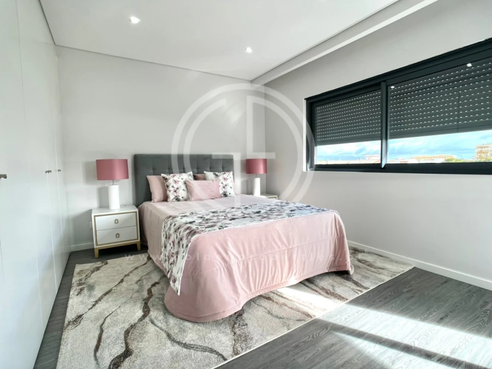 Apartamento T3 para Venda em Quelfes Foto 13