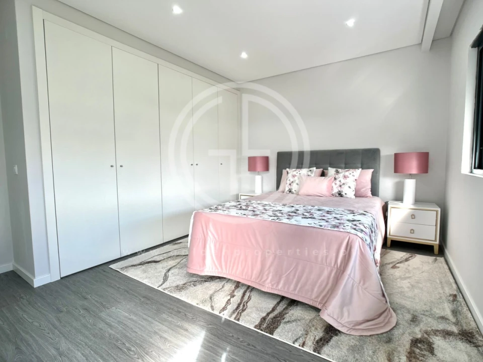 Apartamento T3 para Venda em Quelfes Foto 14