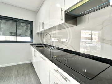 Apartamento T4 para Venda em Quelfes