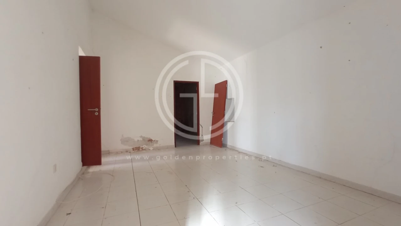 Moradia T3 para Venda em Salir Foto 9