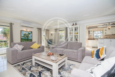 Moradia T6 para Arrendamento férias em Quarteira