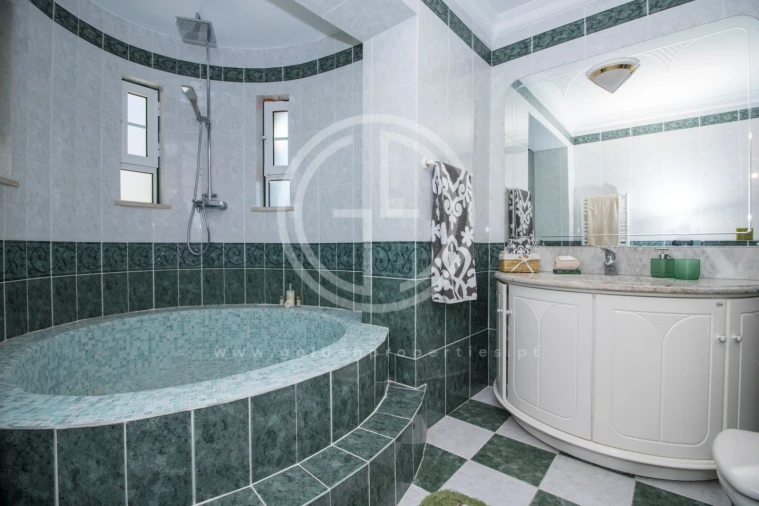 Moradia T6 para Arrendamento férias em Quarteira Foto 15