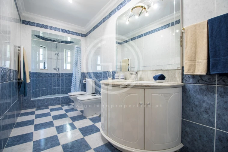 Moradia T6 para Arrendamento férias em Quarteira Foto 17