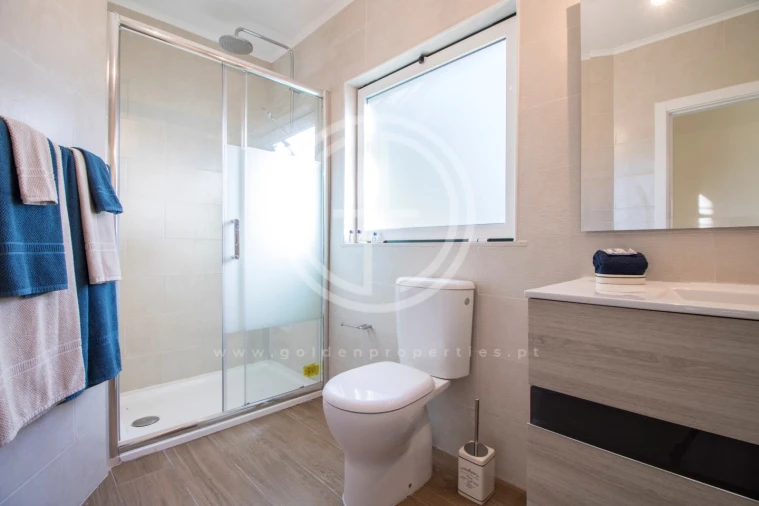 Moradia T6 para Arrendamento férias em Quarteira Foto 19