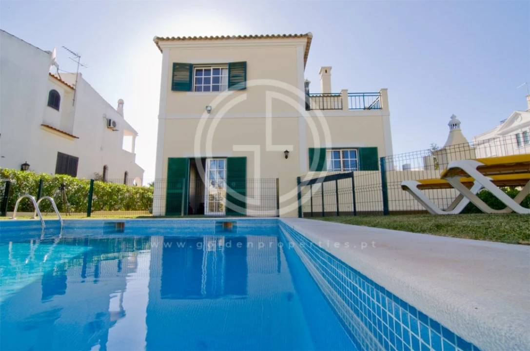 Moradia T4 para Arrendamento férias em Quarteira Foto 11