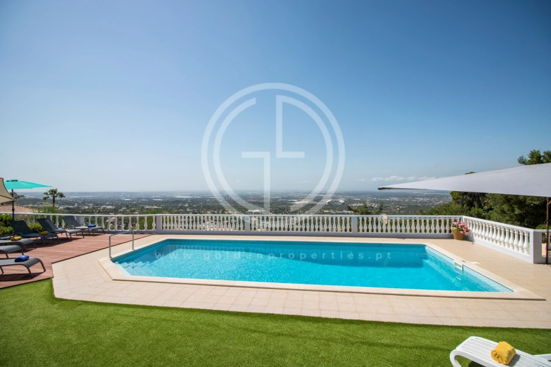 Moradia T4 para Arrendamento férias em Santa Barbara de Nexe Foto 2