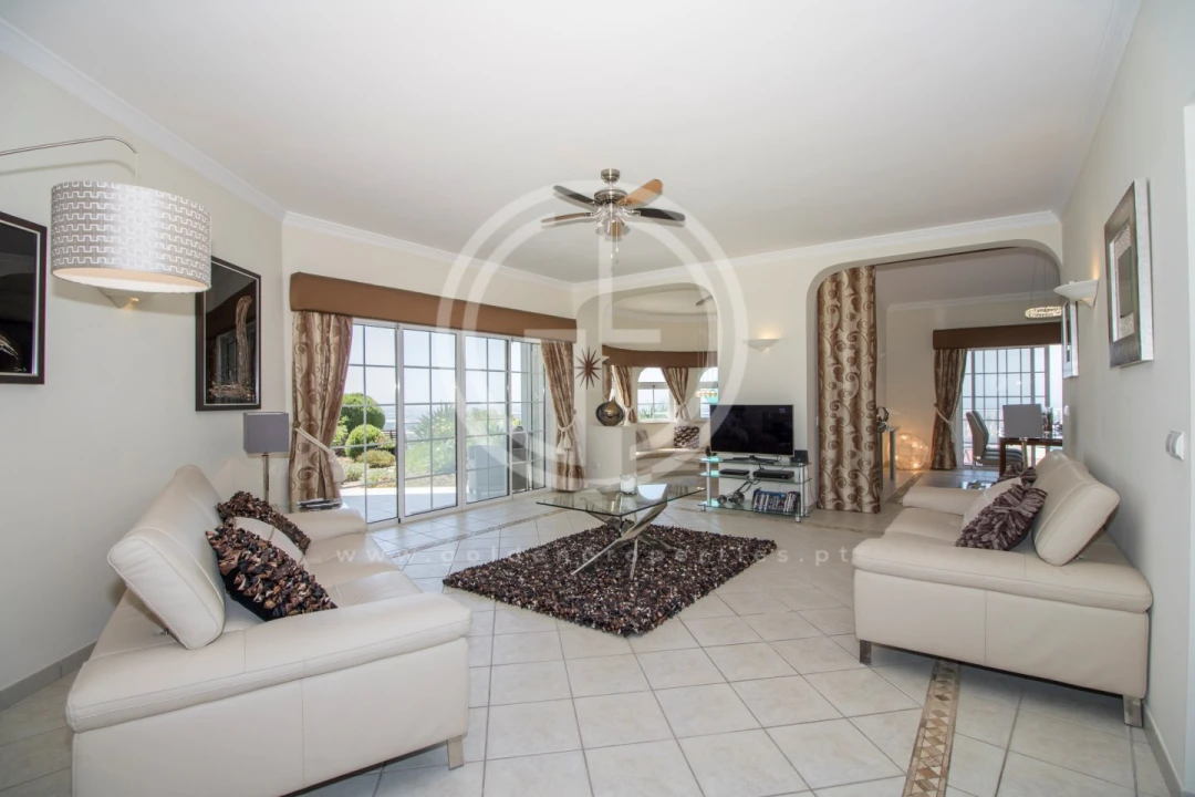 Moradia T4 para Arrendamento férias em Santa Barbara de Nexe Foto 4