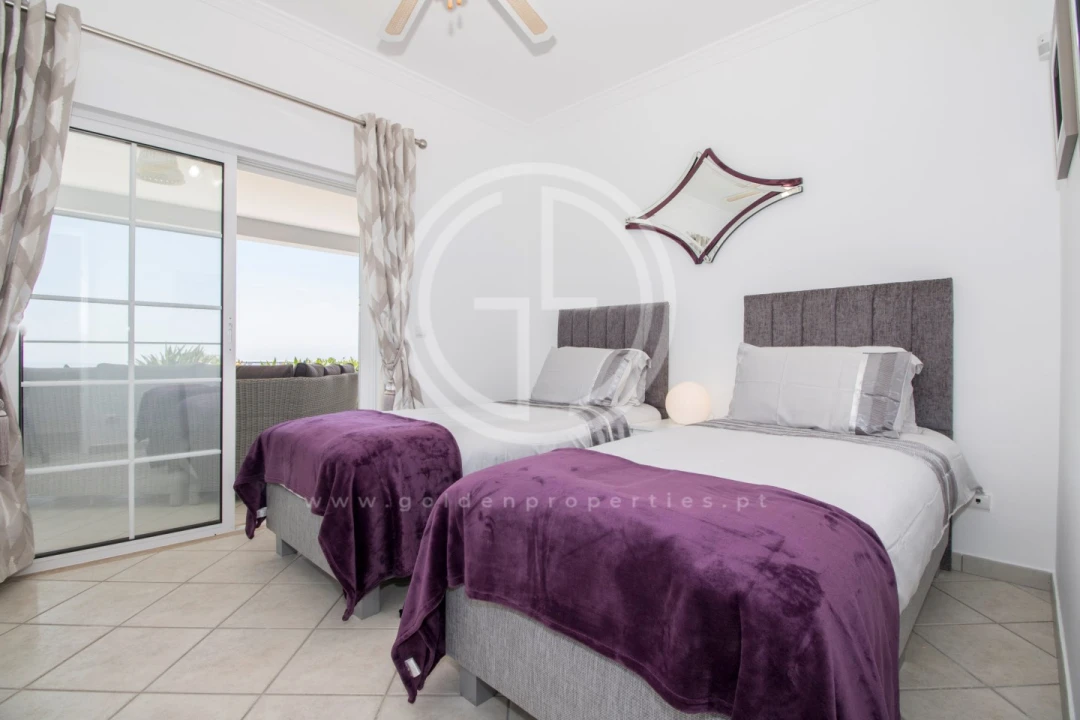 Moradia T4 para Arrendamento férias em Santa Barbara de Nexe Foto 11