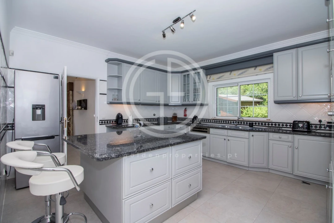 Moradia T4 para Arrendamento férias em Santa Barbara de Nexe Foto 13