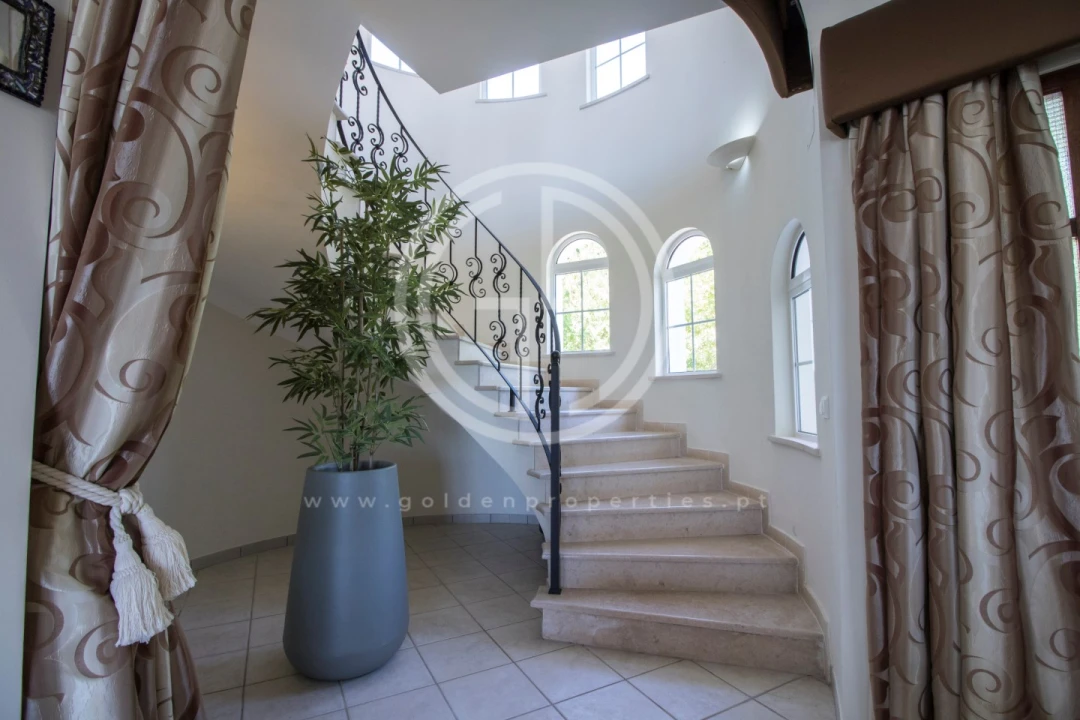 Moradia T4 para Arrendamento férias em Santa Barbara de Nexe Foto 15