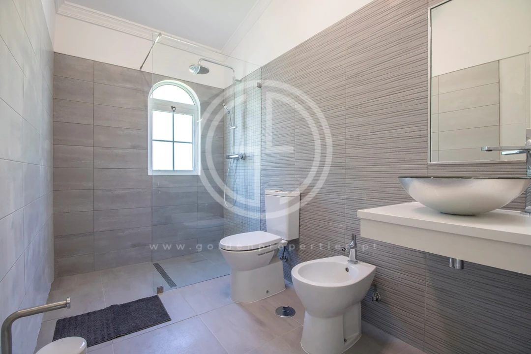 Moradia T4 para Arrendamento férias em Santa Barbara de Nexe Foto 18