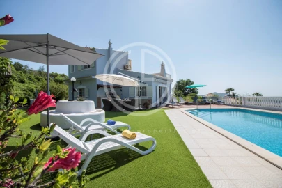 Moradia T4 para Arrendamento férias em Santa Barbara de Nexe