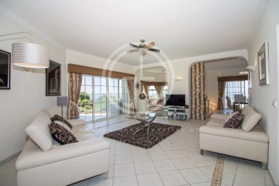 Moradia T4 para Arrendamento férias em Santa Barbara de Nexe