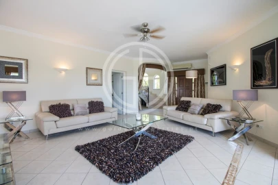 Moradia T4 para Arrendamento férias em Santa Barbara de Nexe