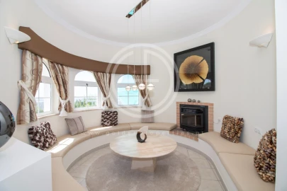 Moradia T4 para Arrendamento férias em Santa Barbara de Nexe