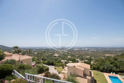 Moradia T4 para Arrendamento férias em Santa Barbara de Nexe