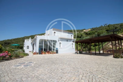 Moradia T4 para Arrendamento férias em Santa Barbara de Nexe