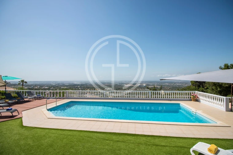 Moradia T4 para Arrendamento férias em Santa Barbara de Nexe Foto 2