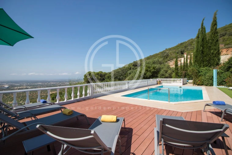 Moradia T4 para Arrendamento férias em Santa Barbara de Nexe Foto 3