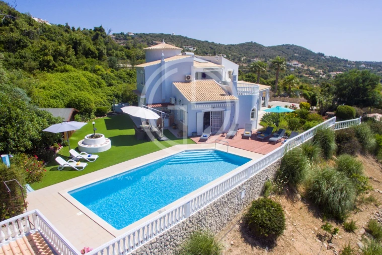 Moradia T4 para Arrendamento férias em Santa Barbara de Nexe Foto 21