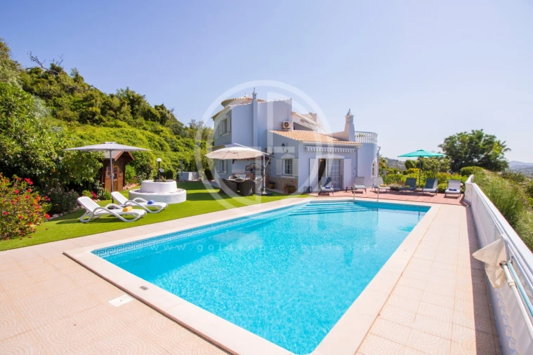 Moradia T4 para Arrendamento férias em Santa Barbara de Nexe Foto 22