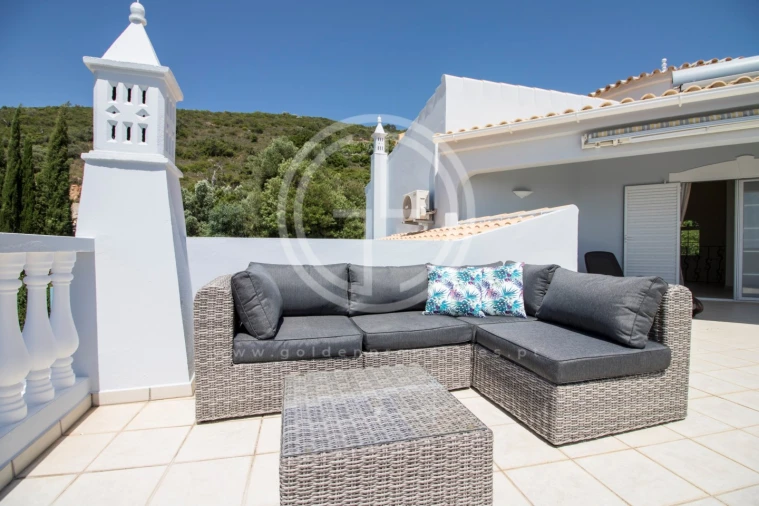 Moradia T4 para Arrendamento férias em Santa Barbara de Nexe Foto 25