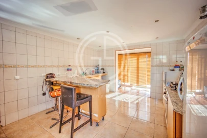 Moradia T5 para Venda em Quarteira