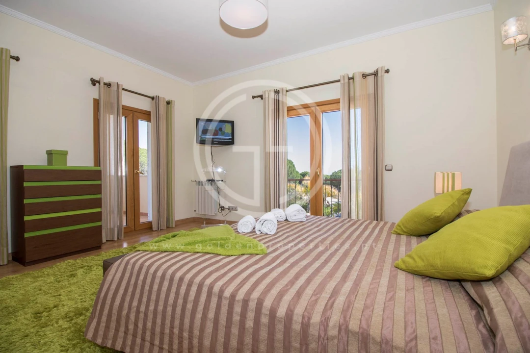 Moradia T5 para Arrendamento férias em Almancil Foto 9