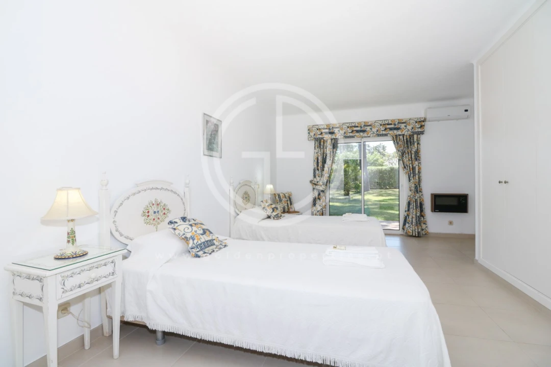 Moradia T4 para Arrendamento férias em Quarteira Foto 8