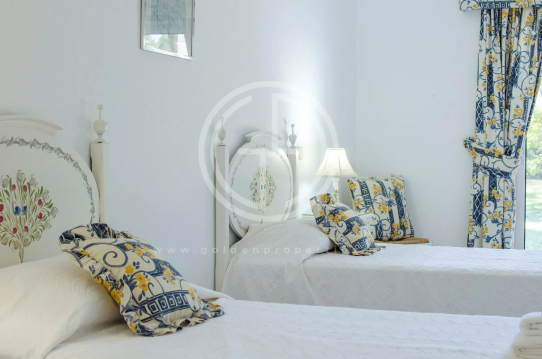 Moradia T4 para Arrendamento férias em Quarteira Foto 9