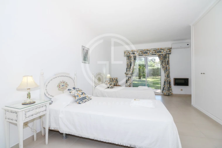 Moradia T4 para Arrendamento férias em Quarteira Foto 8