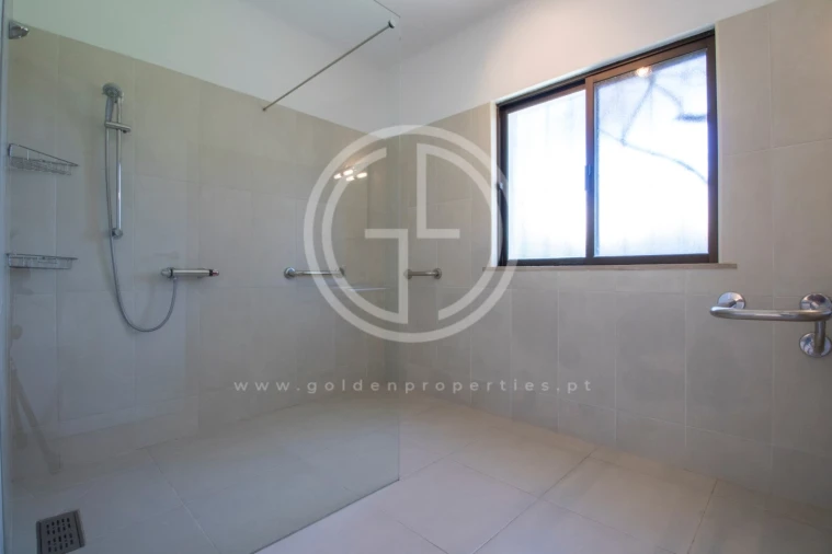 Moradia T4 para Arrendamento férias em Quarteira Foto 15