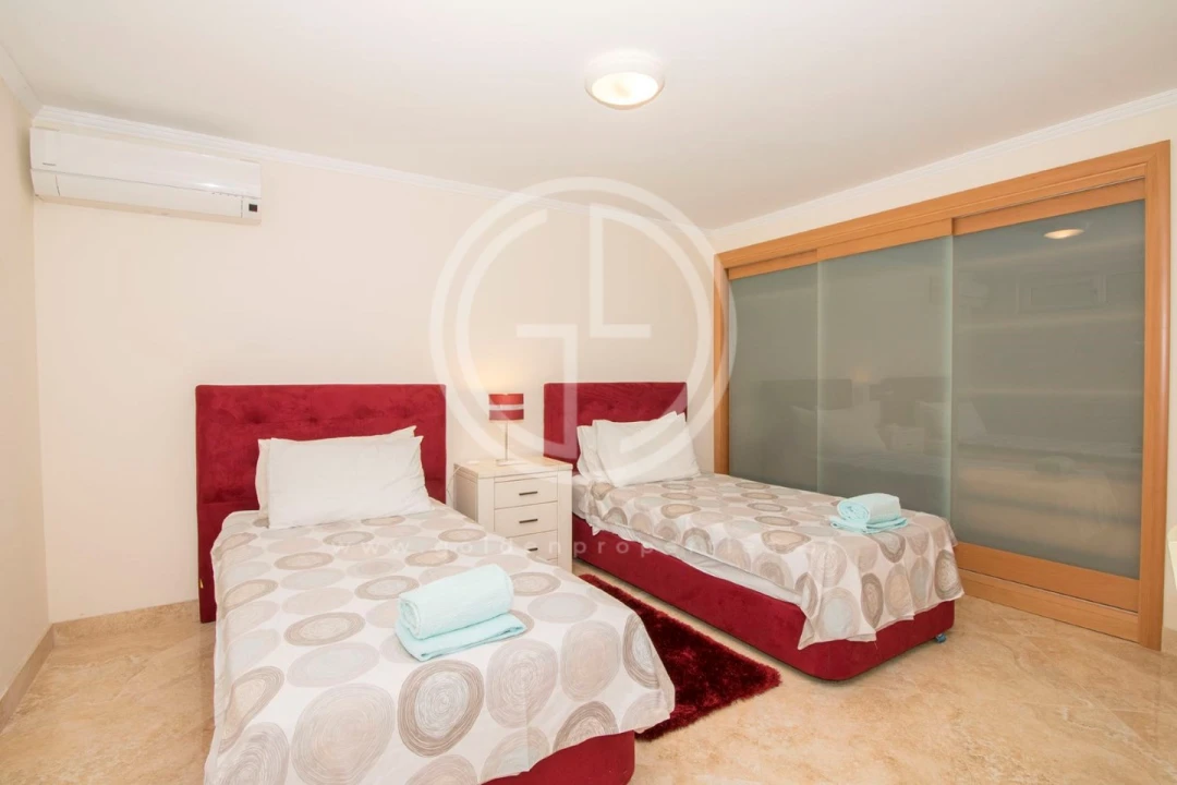 Moradia T6 para Arrendamento férias em Quarteira Foto 10