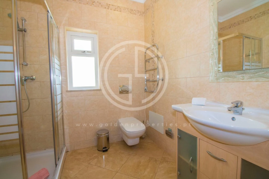 Moradia T6 para Arrendamento férias em Quarteira Foto 27